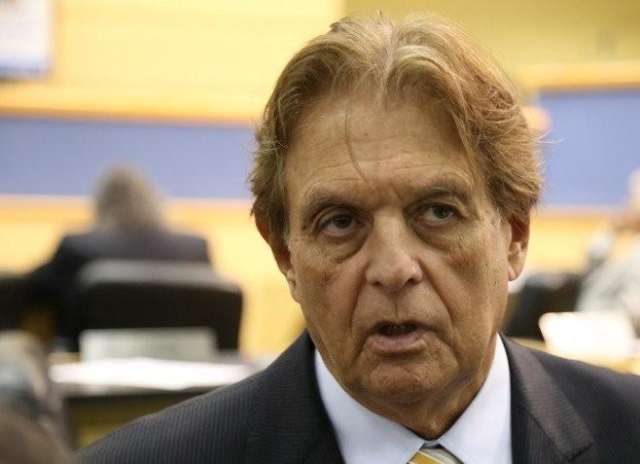 Suplente apresenta requerimento &agrave; C&acirc;mara para afastar Lucas de Lima