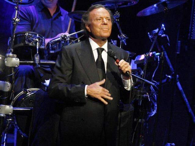 Show de Julio Iglesias muda de data e mesas custam at&eacute; R$ 5.8 mil