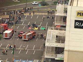 Treinamento de bombeiros em shopping assusta vizinhan&ccedil;a