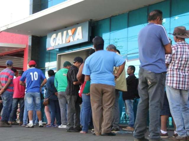 Ag&ecirc;ncias abrem &agrave;s 9 horas para trabalhador sacar cota do FGTS