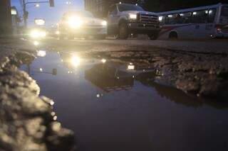 Motoristas acreditam que buracos voltarão a abrir (Foto: Cleber Gellio)