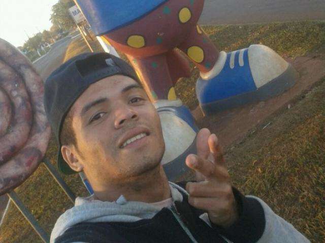 Fam&iacute;lia procura jovem que viajou para comprar enxoval do filho na fronteira