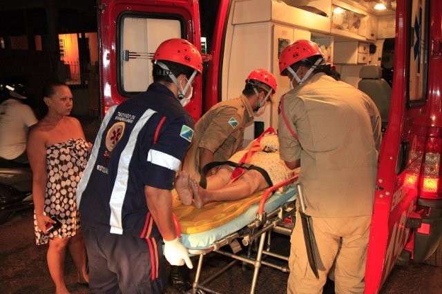 Idosa fica ferida ap&oacute;s ser atropelada por motoqueiro no bairro Santa Maria