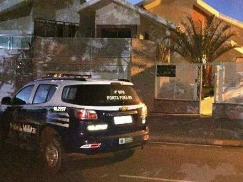 Empres&aacute;rio &eacute; executado a tiros de pistola 9 mil&iacute;metros em casa 