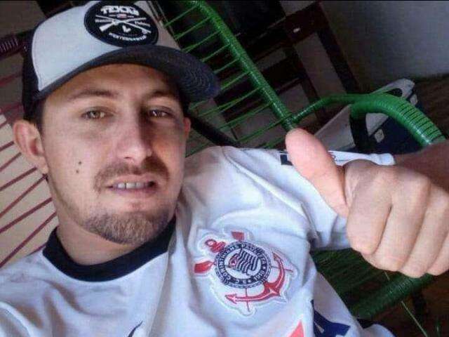 Homem &eacute; morto por pistoleiro quando jogava sinuca em bar na fronteira