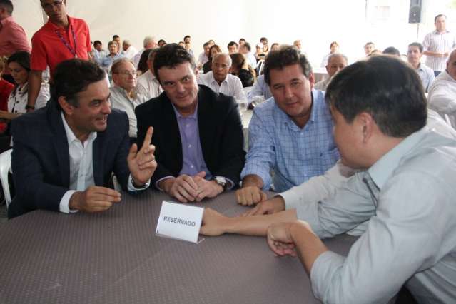 Produtores e empres&aacute;rios almo&ccedil;am com A&eacute;cio, reivindicam e alguns declaram apoio