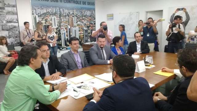 Impasse entre m&eacute;dicos e prefeitura termina na segunda, assegura Marquinhos