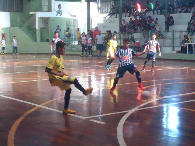 Torneio estadual de futsal define campe&otilde;es em cinco categorias no s&aacute;bado