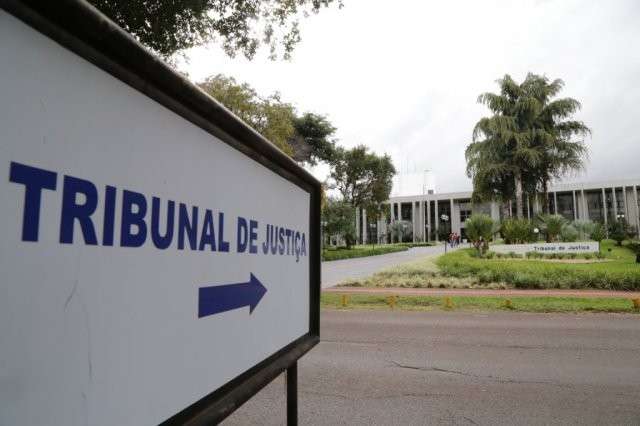 Universidade deve pagar R$ 10 mil de indeniza&ccedil;&atilde;o por cobran&ccedil;a indevida