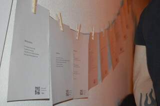 Varal de poesias foi exposto (Foto: Alana Portela)