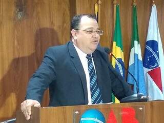 Candidato João Alfredo (PSOL) durante evento na OAB-MS (Foto: Leonardo Rocha)