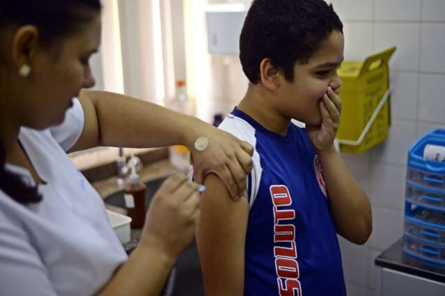 Vacina contra o HPV est&aacute; dispon&iacute;vel para 15 mil meninos nos postos de sa&uacute;de