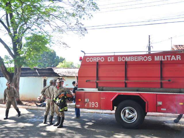  Inc&ecirc;ndio danifica casa no bairro Amambai, em Campo Grande