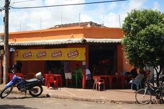 Mercearia funciona há 40 anos no Santo Amaro, vendendo de pão à pinga.
