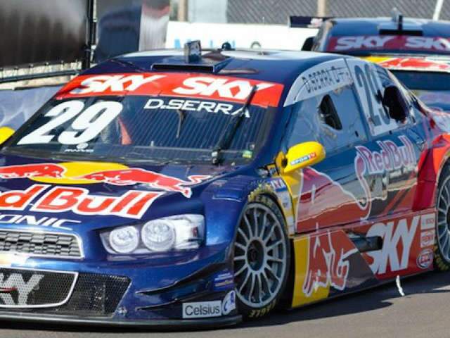  Daniel Serra vence Stock Car em Ribeir&atilde;o Preto e assume lideran&ccedil;a