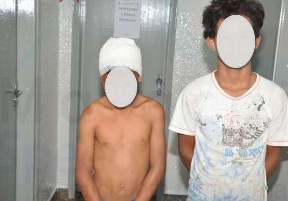 Meninos de 13 anos roubam moto e se ferem ap&oacute;s baterem em meio-fio