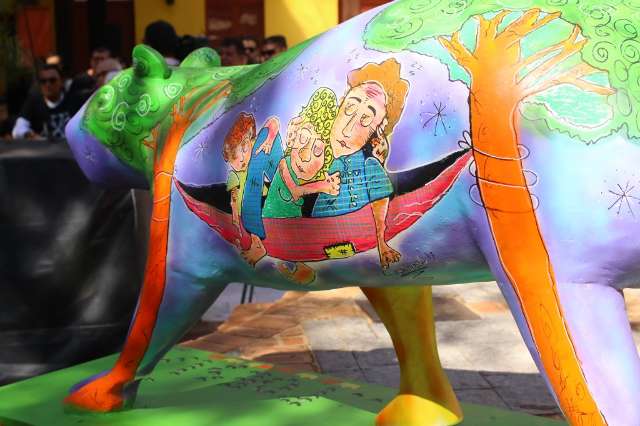 Inspiradas em Cow Parade, capivaras coloridas chegam a 5 lugares da cidade