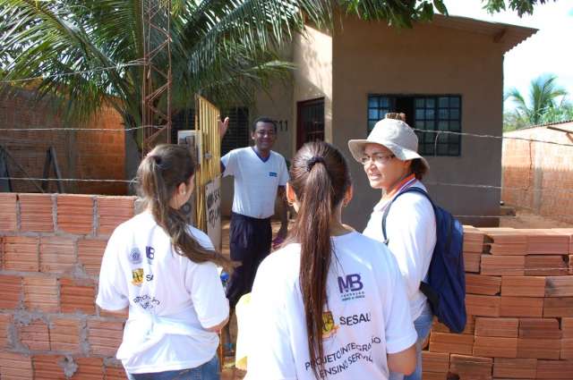Fora das salas de aula, alunos de Medicina v&atilde;o &agrave;s ruas no combate &agrave; dengue