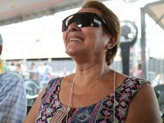 Dona Geroncia, 66 anos, voltou a enxergar direito &quot;as coisas pequenas&quot; depois de cirurgia feita na Caravana da Saúde, em Aquidauana (Foto: Marcos Ermínio)