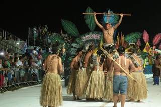 Dança indígena &quot;bateu-pau&quot; representou a luta dos terena pela demarcação de terras. (Foto: André Bittar)