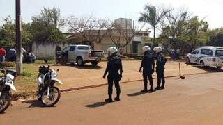Polícia está no local e circunstancias da morte estão sendo apuradas (Foto: Leo Veras)