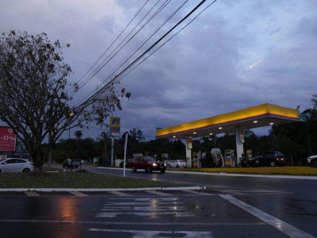 Chuva depois de 10 dias traz al&iacute;vio para o ar seco na Capital