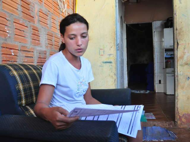  Fam&iacute;lia pede ajuda para tratamento de garoto de 4 anos que j&aacute; parece adolescente