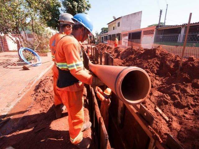 Obras de esgoto s&atilde;o realizadas em 14 ruas nesta sexta-feira