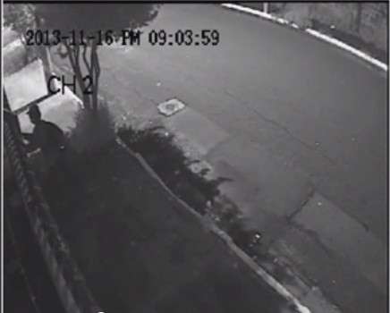 V&iacute;deo revela como dupla age para pichar casas na Coronel Antonino