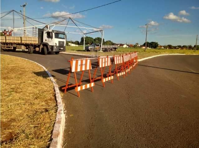 Ap&oacute;s acidentes, Agetran sinaliza rotat&oacute;ria na avenida Alfredo Scaff