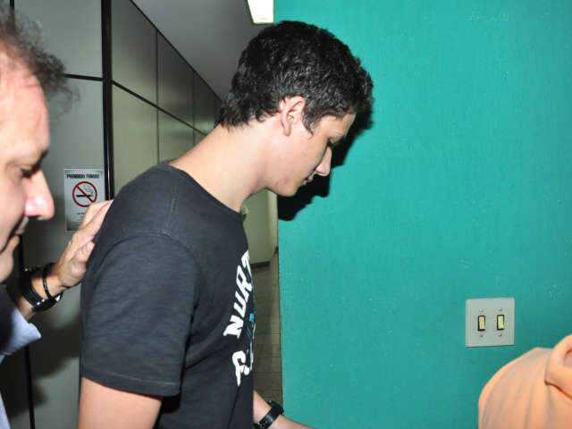  Prefeito rejeita homofobia e diz que filho vai pagar por agress&atilde;o