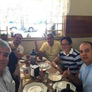 Ex-governador, André Puccinelli se reuniu com amigos, no sábado. (Foto: Divulgação)