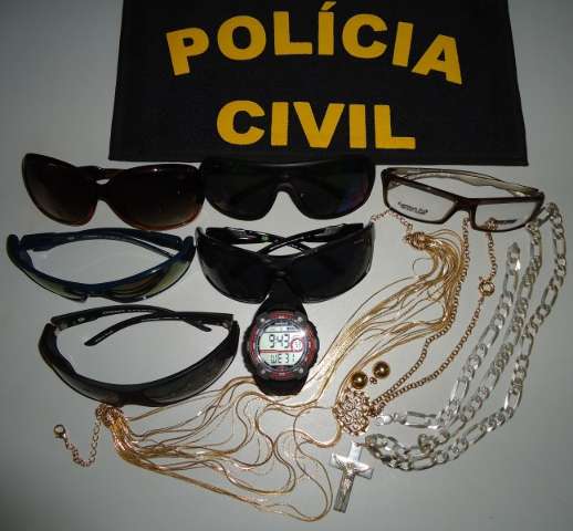 Pol&iacute;cia prende acusado de furtar relojoaria em Mundo Novo