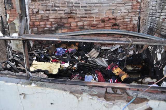 Inc&ecirc;ndio mata cachorro e morador suspeita de crime