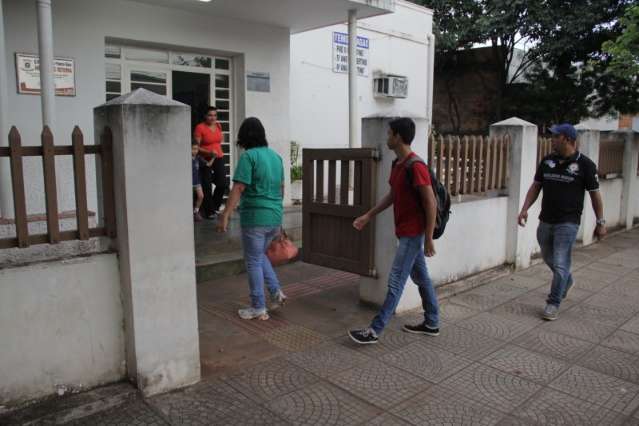Compra de uniformes come&ccedil;a s&oacute; 17 dias depois do in&iacute;cio das aulas
