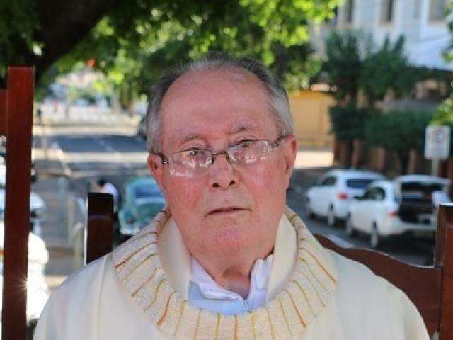  Morre padre Fabiano Figueiredo, um dos primeiros ordenados na cidade
