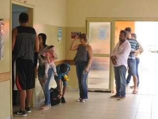 No fim de janeiro, pessoas formavam fila nos postos de saúde para tomar a vacina (Foto: Alcides Neto/Arquivo)
