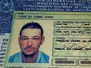 O corpo do homem foi encontrado na rua Cândido Severiano, aos fundos da rodoviária. (Foto: Idest) 