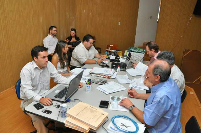  Prefeitura de Dourados compra R$ 12 milh&otilde;es em uniformes e materiais escolares