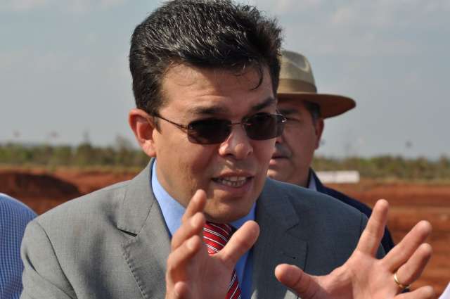 Prefeito reinaugura obra, visita escola e participa de show infantil