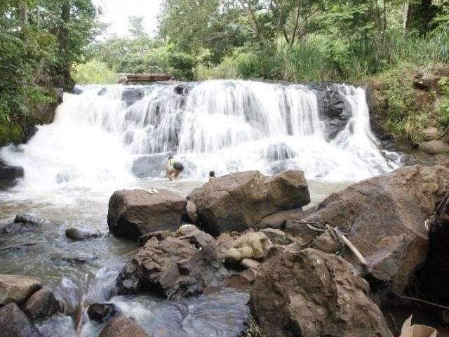 Em &aacute;rea de prote&ccedil;&atilde;o, cachoeira estaria sendo explorada economicamente