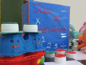 Escola busca entidades para doar brinquedos feitos com materiais recicl&aacute;veis