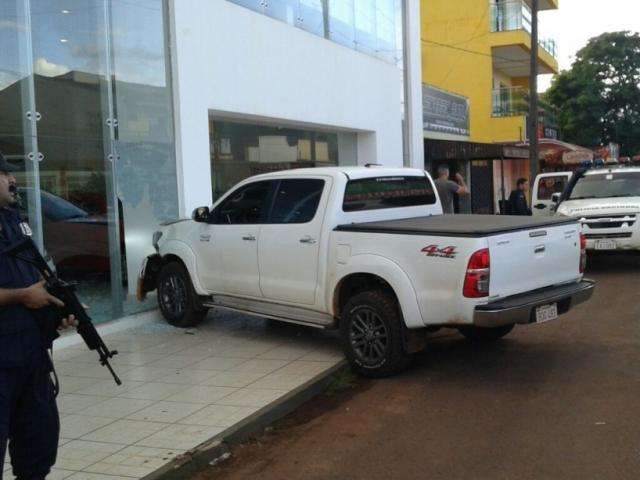 Homem &eacute; atacado por pistoleiros e morto a tiros na fronteira