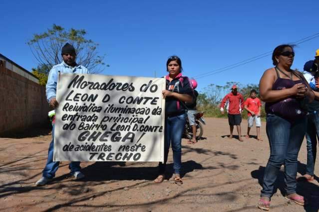 Moradores reclamam que bairro ao lado de BR vive 6 anos de abandono