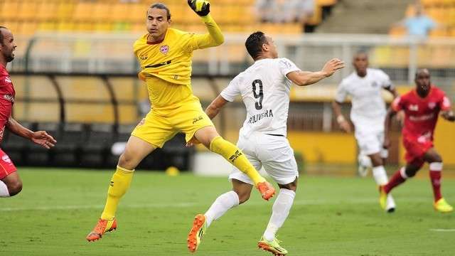 Santos perde chances e sofre, mas passa pelo Audax no Pacaembu