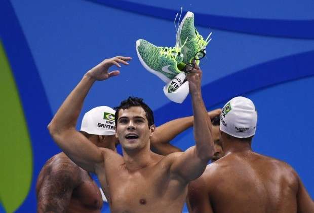 Equipe de revezamento 4x100 metros nado livre se classifica para fase final 
