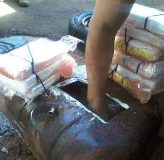Cocaína estava escondida dentro do tanque de combustível. (Foto: DOF)