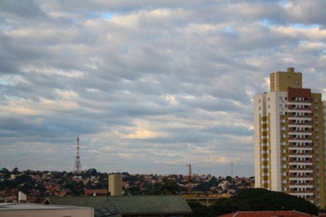 Temperatura continua amena neste domingo e h&aacute; previs&atilde;o de chuva 