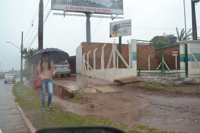 Defesa Civil fica em alerta com chuva forte em v&aacute;rias regi&otilde;es da Capital