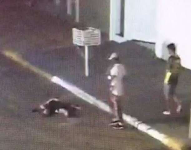 V&iacute;tima de mal s&uacute;bito morre na rua e &eacute; roubada por dois homens  